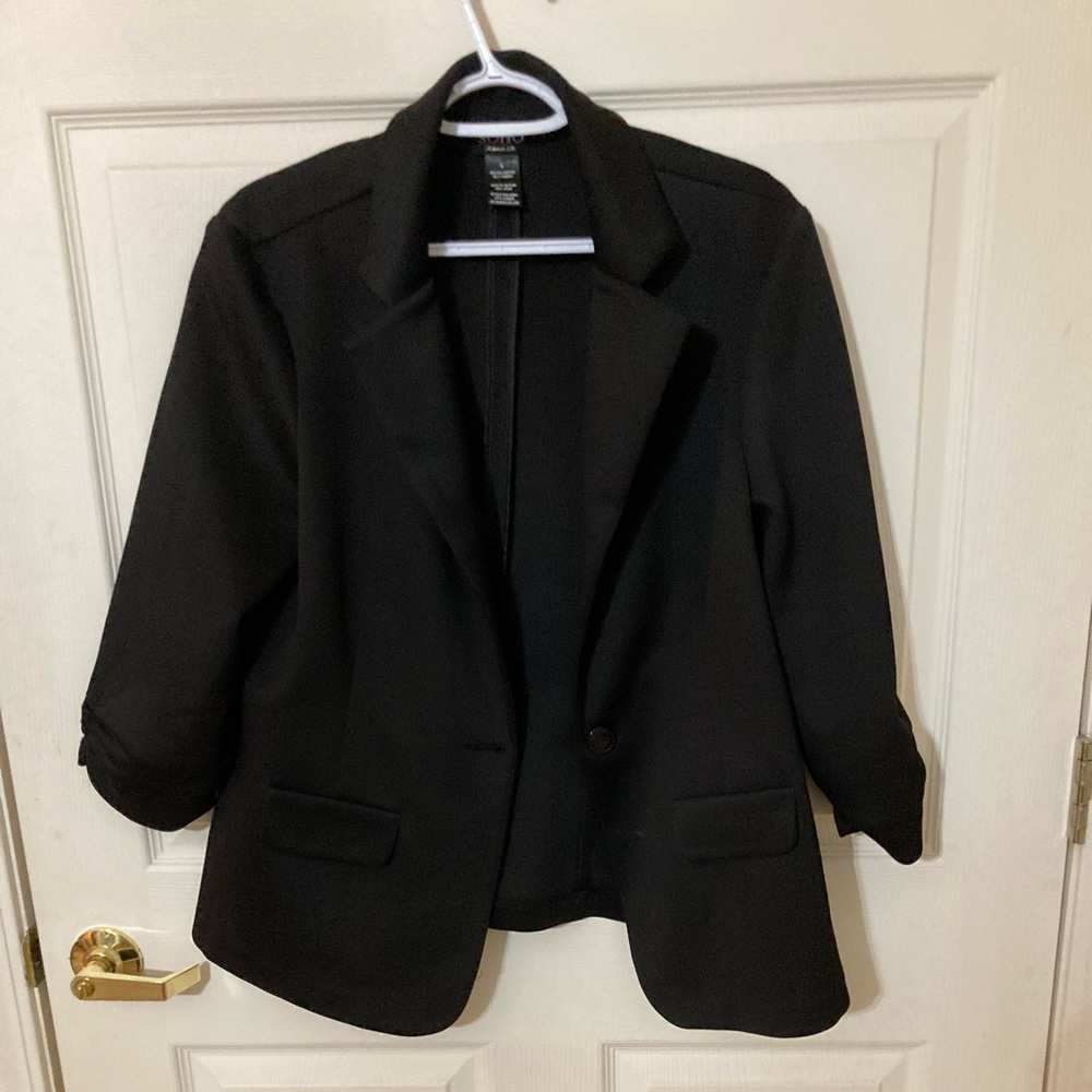 Soho Apparel Black Blazer